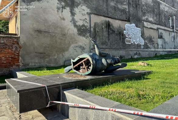 У Дрогобичі чоловіка засудили за наругу над меморіалом - 2