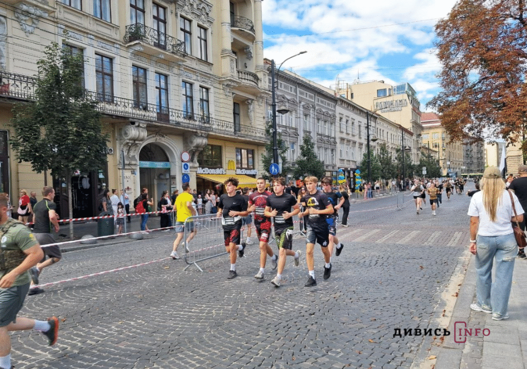 У Львові військові встановили рекорд з масового кросфіту (фото) - 6