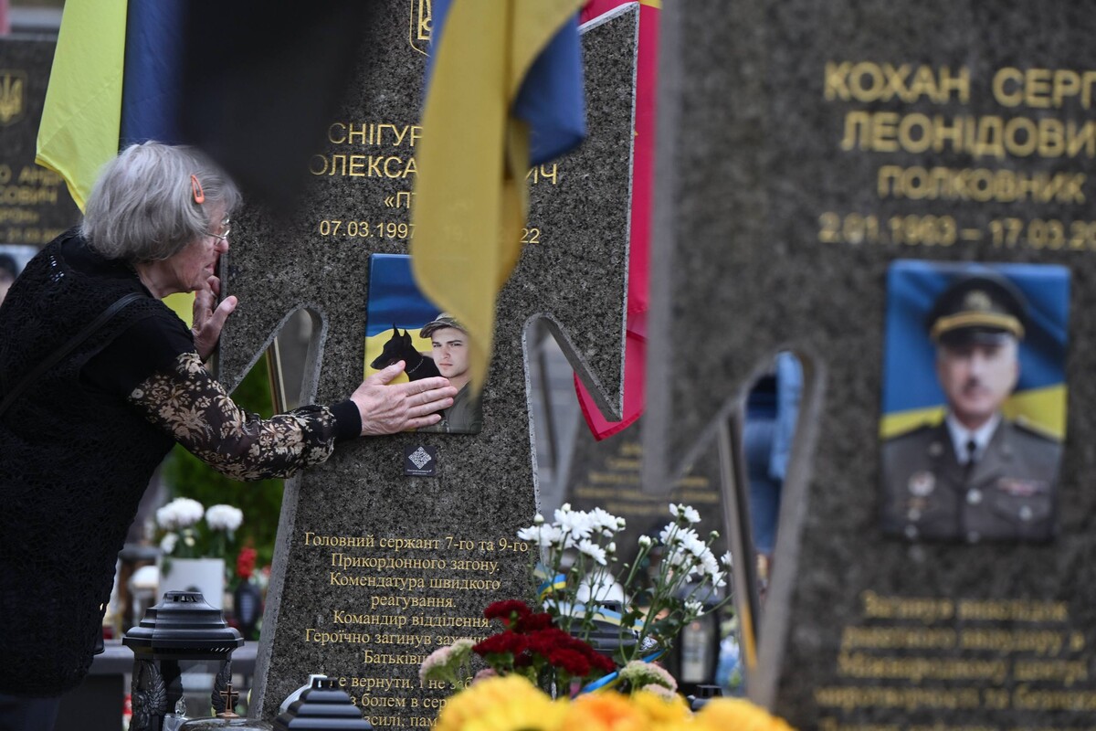 На Личаківському кладовищі помолилися за полеглих Захисників і Захисниць України - 8