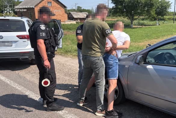 На Львівщині чоловіка підозрюють у переправленні ухилянта за 11 тисяч євро - 3