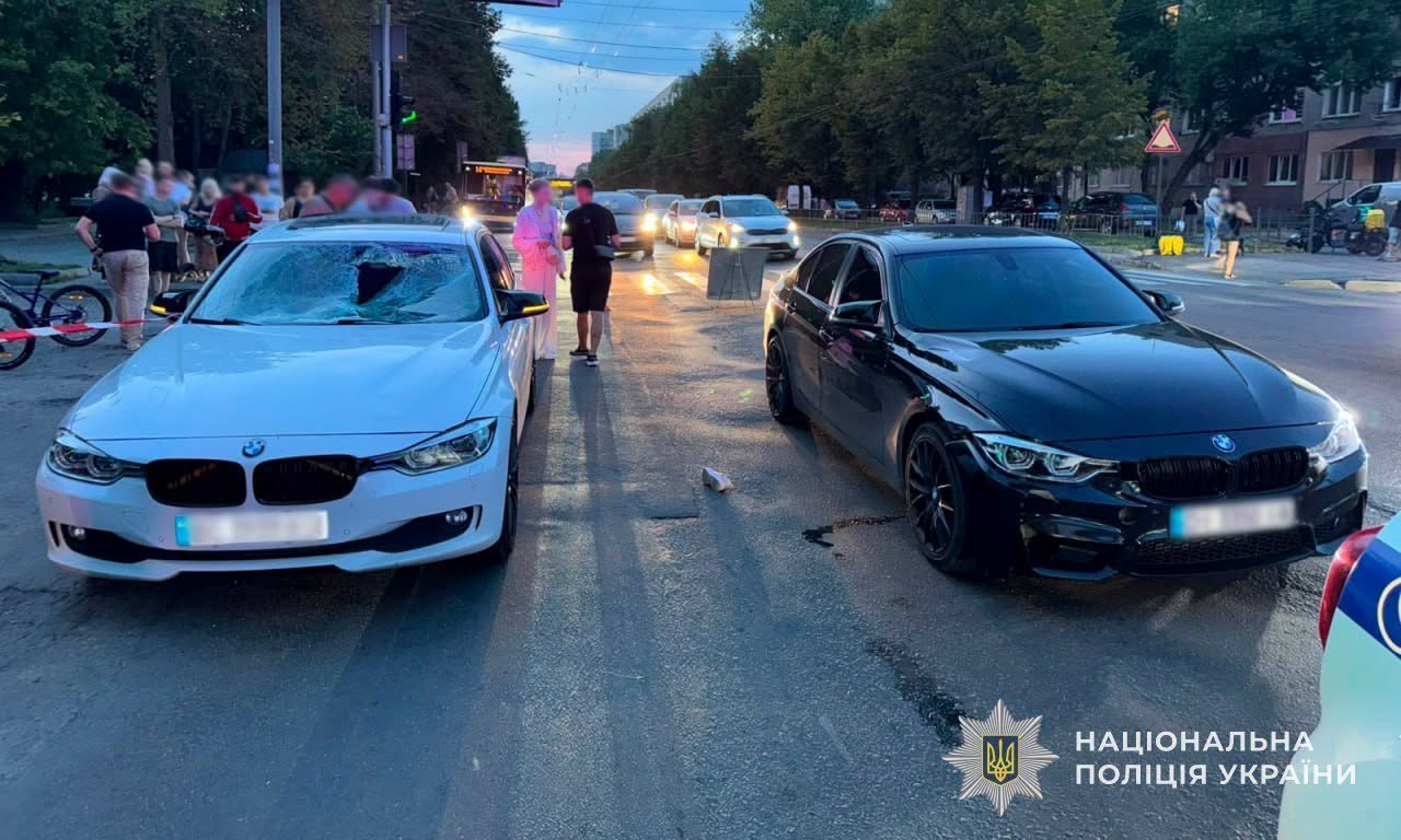 У Львові два водії збили батька з дитиною на пішохідному переході - 1