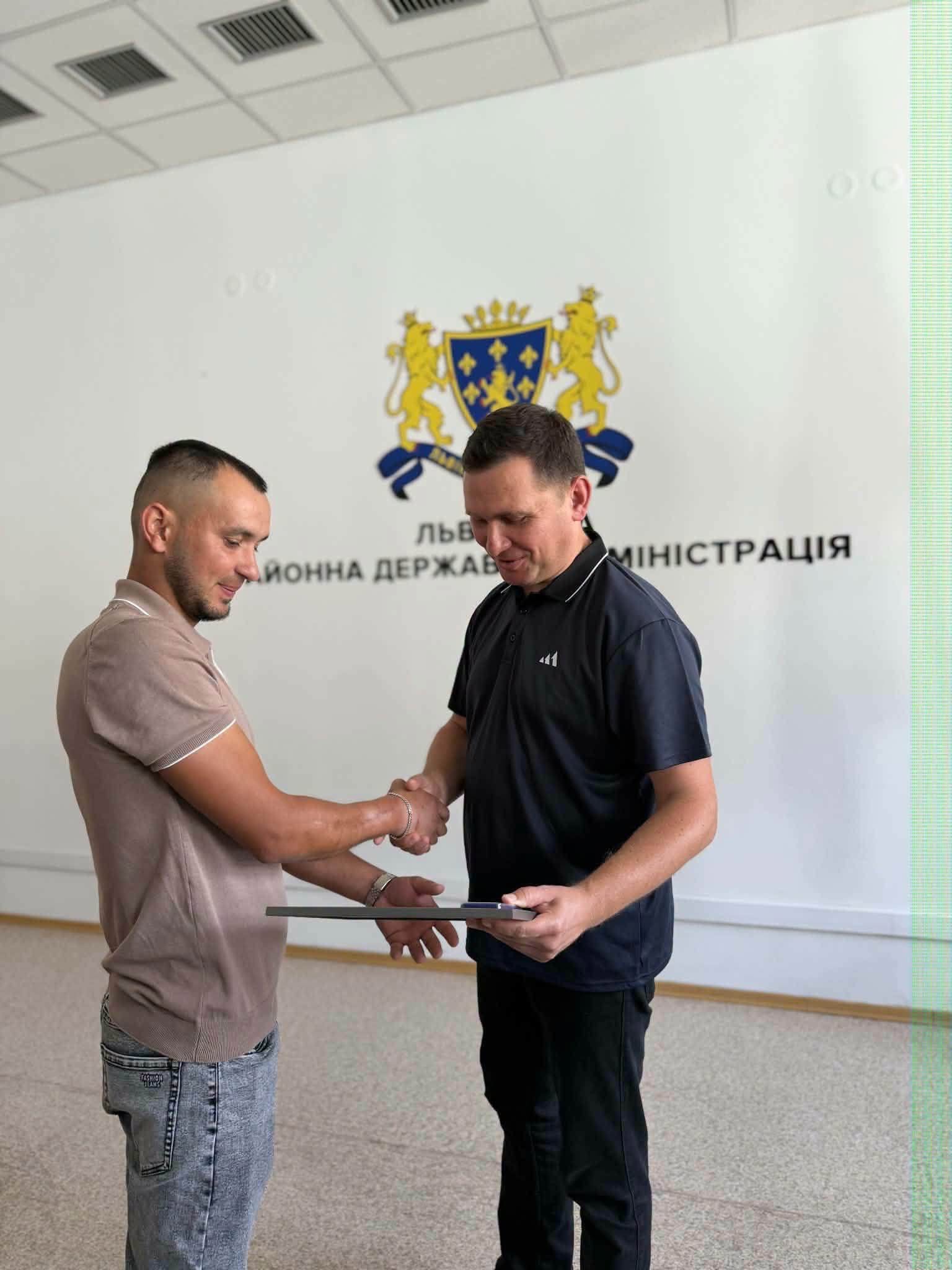 Захисникам та родинам зниклих воїнів Львівщини вручили державні нагороди - 7