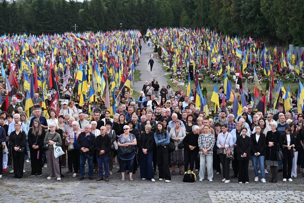 На Личаківському кладовищі помолилися за полеглих Захисників і Захисниць України - 7