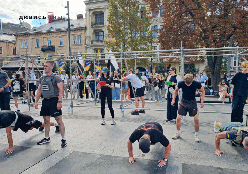 У Львові військові встановили рекорд з масового кросфіту (фото) - 5