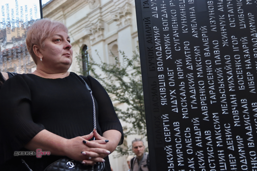 У Львові відкрили «Колони пам’яті» на честь полеглих військових (фото) - 6
