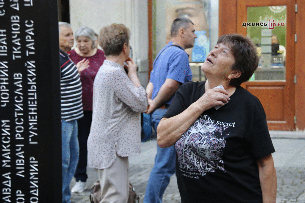 У Львові відкрили «Колони пам’яті» на честь полеглих військових (фото) - 12