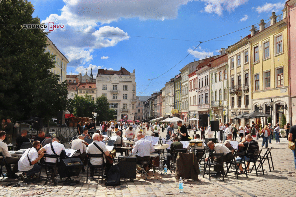 Яким є Львів у День Незалежності (фоторепортаж) - 23