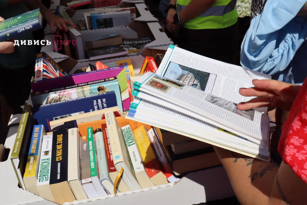 У Львові вчетверте відбувся книгообмін «Книжкова площа»: як це було (фоторепортаж) - 19
