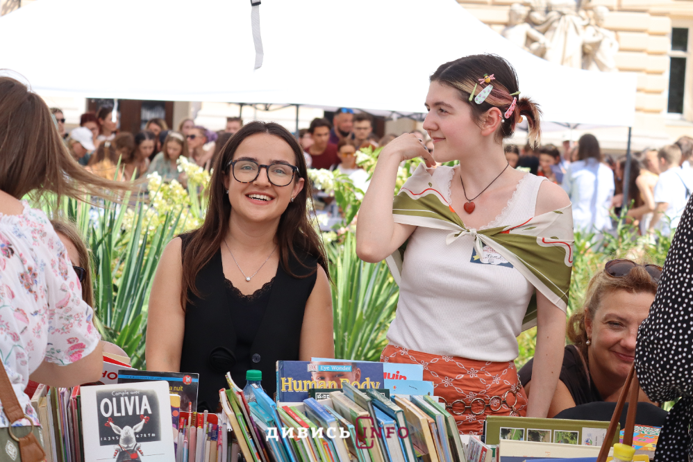 У Львові вчетверте відбувся книгообмін «Книжкова площа»: як це було (фоторепортаж) - 18