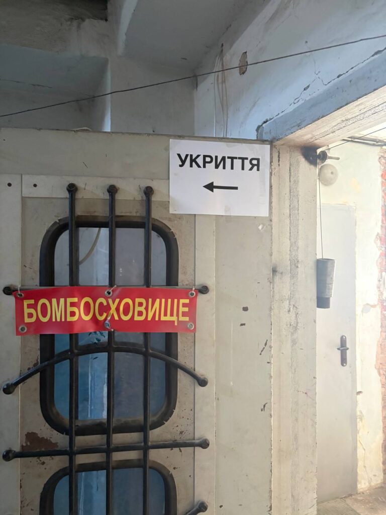 На території Львівського автобусного заводу показали доступні бомбосховища - 2