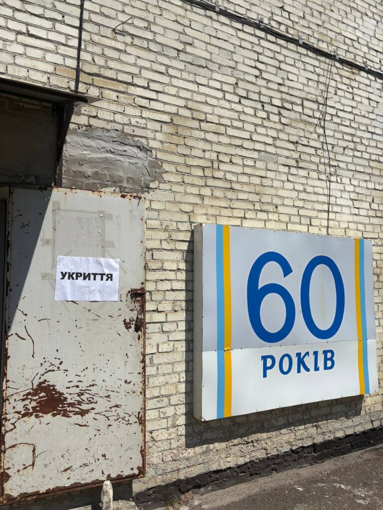 На території Львівського автобусного заводу показали доступні бомбосховища - 1