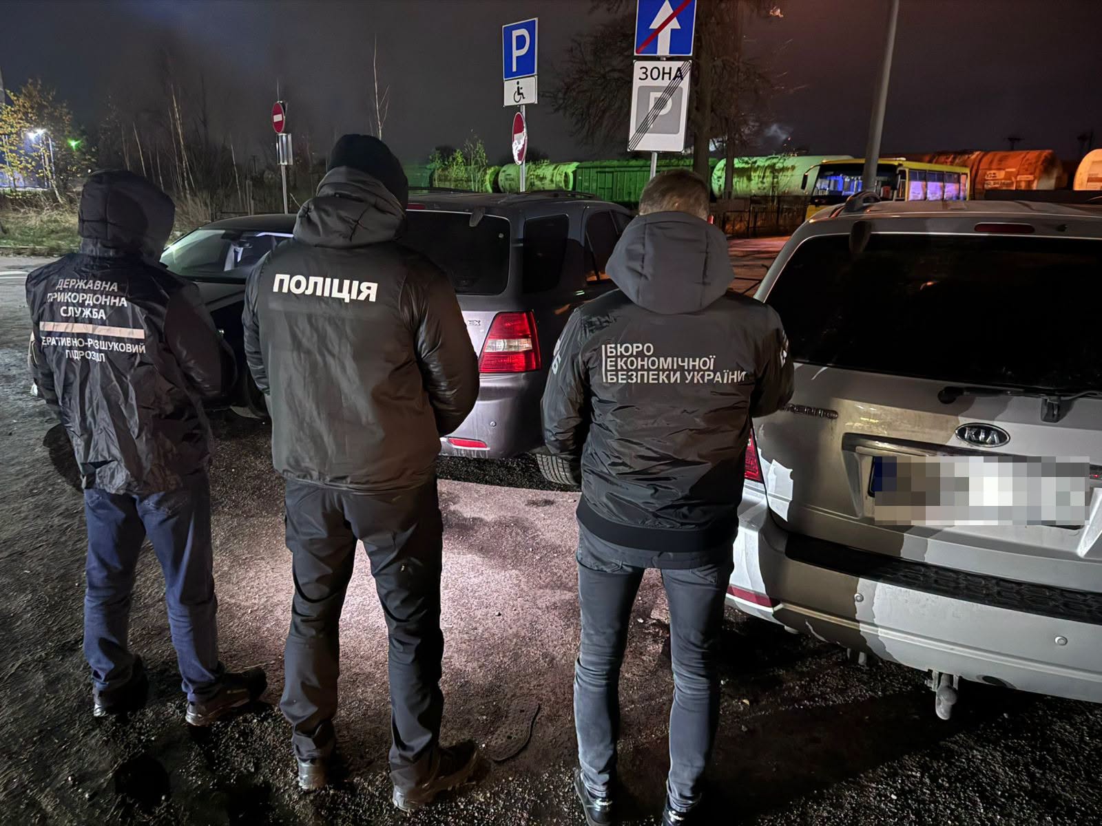 На Львівщині судитимуть чоловіка за незаконне ввезення 17 автомобілів - 1
