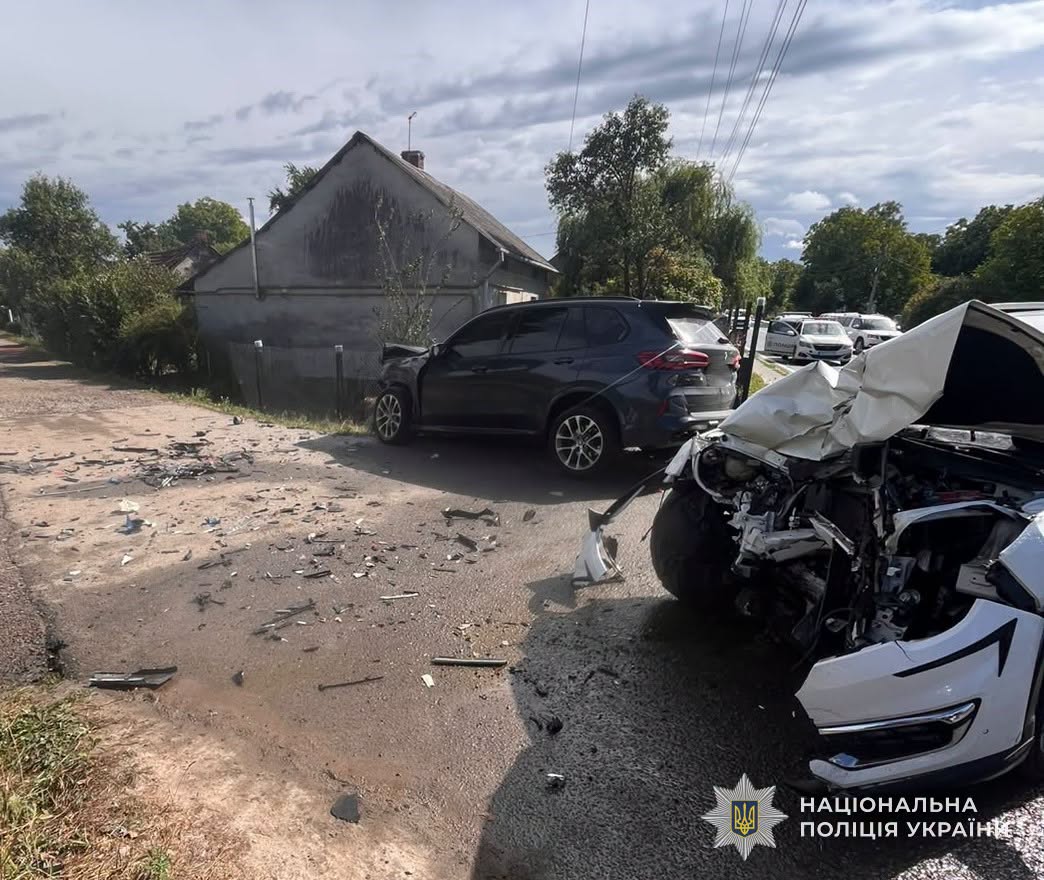 У ДТП на Львівщині травмувалися двоє людей - 3