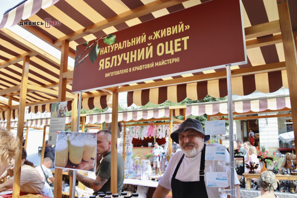 У центрі Львова провели останній літній Ветеранський ярмарок - 10