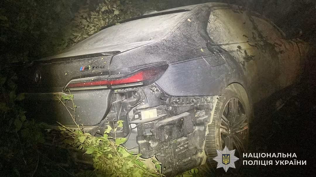 На Львівщині зіткнулися Volkswagen та BMW: трьох людей госпіталізували - 1