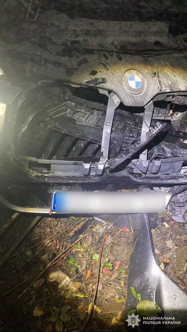 На Львівщині зіткнулися Volkswagen та BMW: трьох людей госпіталізували - 6