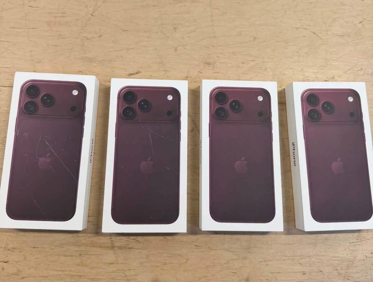 На кордоні з Польщею вилучили вісім iPhone 18 Pro Max - 2