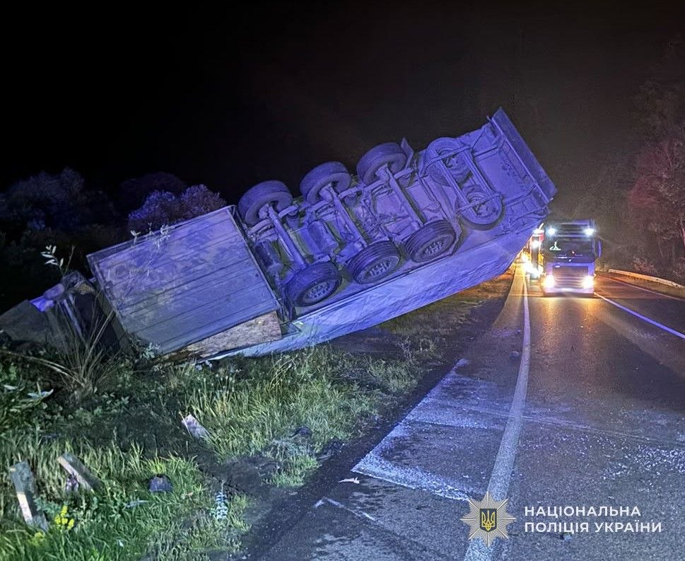 На Стрийщині в ДТП із вантажівкою загинула водійка легковика - 3