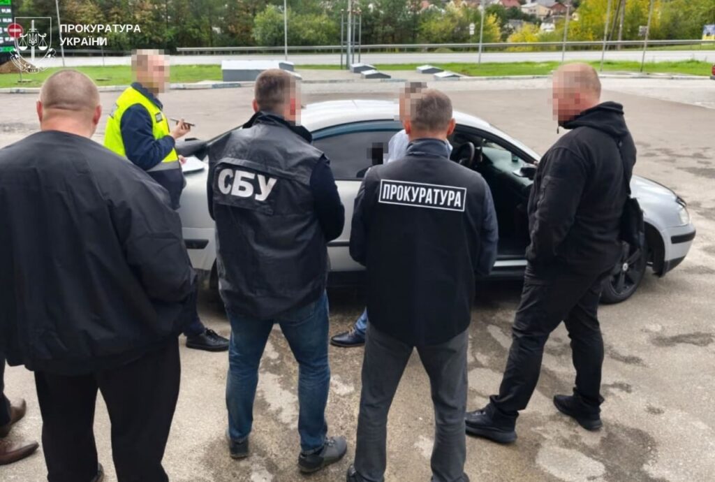 На Львівщині посадовця міськради викрили на хабарі за землю - 1