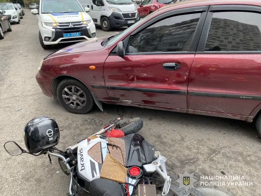 У Львові внаслідок ДТП травмувався водій електромопеда - 2
