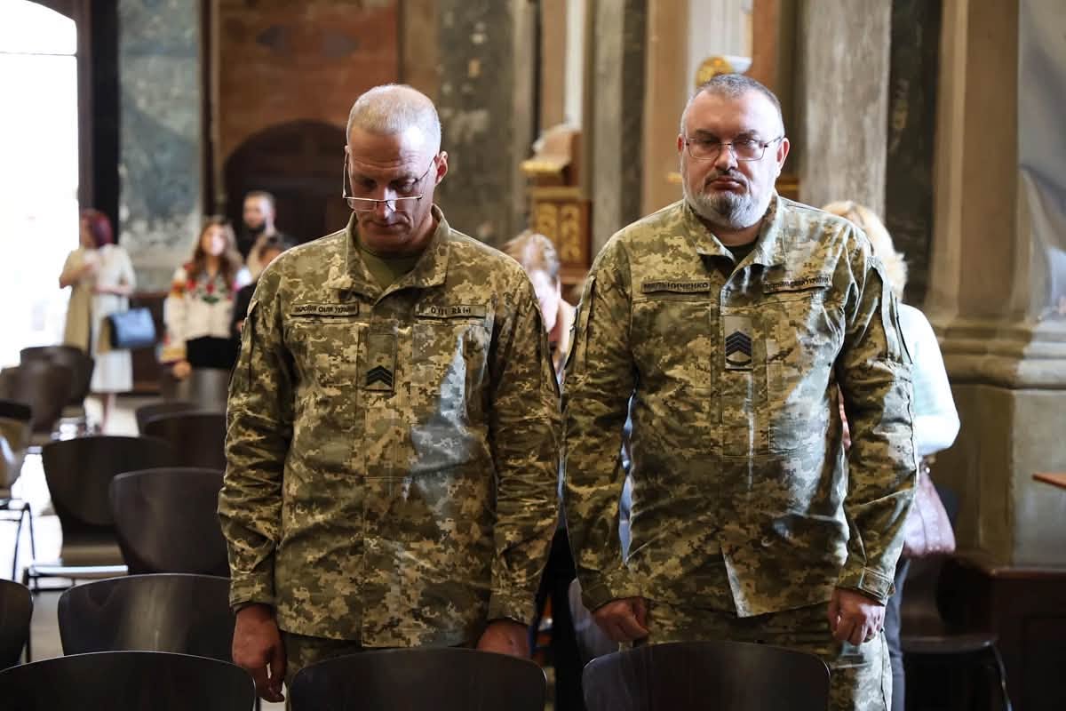 Родинам 12 полеглих розвідників вручили «Хрести Героя» - 4
