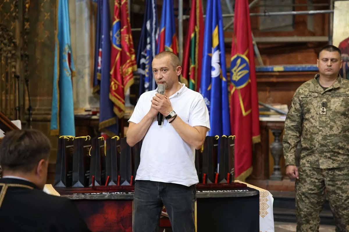 Родинам 12 полеглих розвідників вручили «Хрести Героя» - 8
