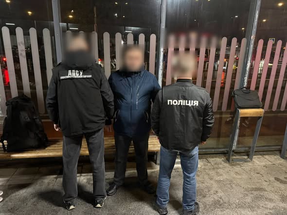 На Львівщині військового підозрюють у переправленні чоловіка за кордон - 1