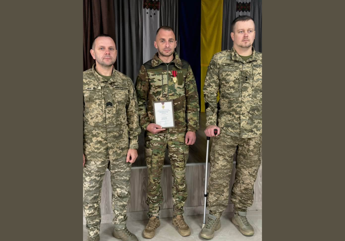 https___mod.gov.ua_explanation_pochesni-nagrudni-znaki-golovnokomanduvacha-zbrojnih-sil-ukrayini