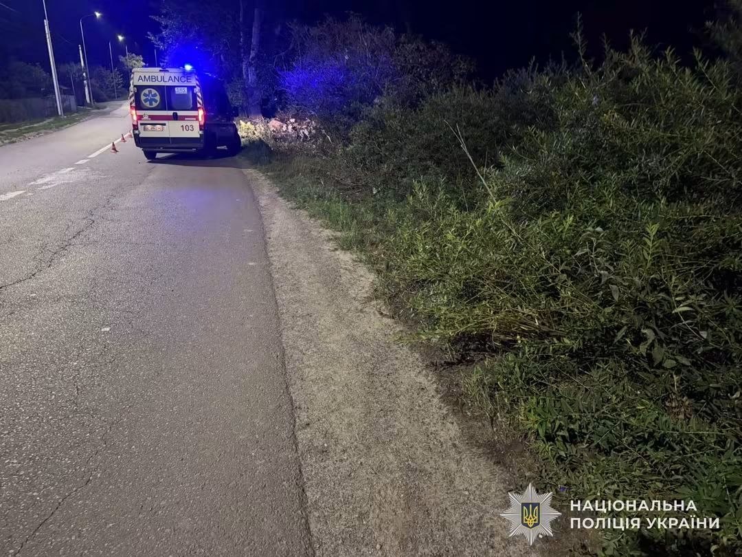 На Львівщині Volkswagen злетів з дороги та перекинувся: є загиблий і травмований - 2