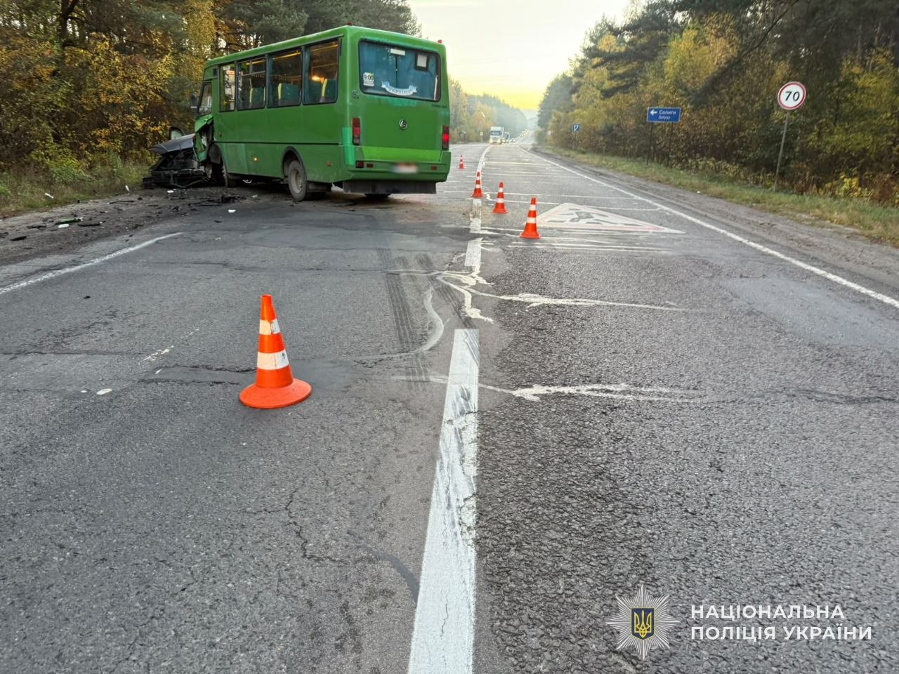 На Яворівщині зіткнулися автобус і позашляховик: п'ятеро постраждалих - 1