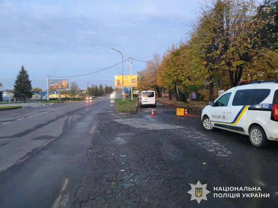 У Дрогобичі мікроавтобус збив пішохода: чоловік у реанімації - 1